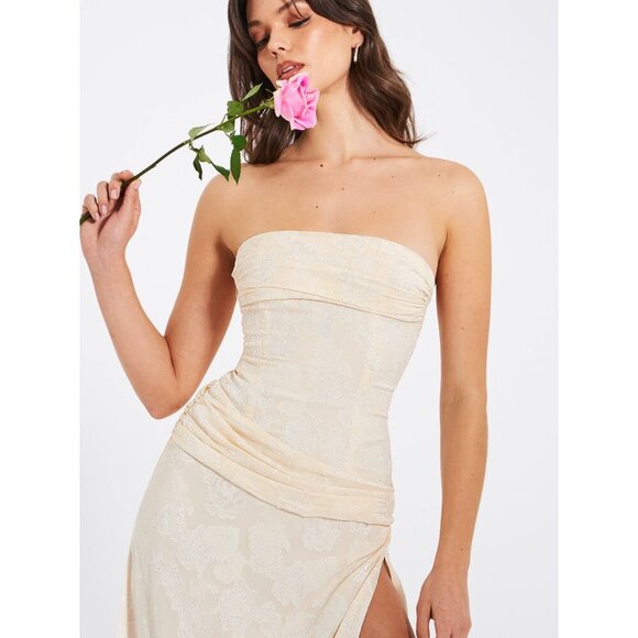 Off White Textured Maxi Dress - Picture 7 of 14